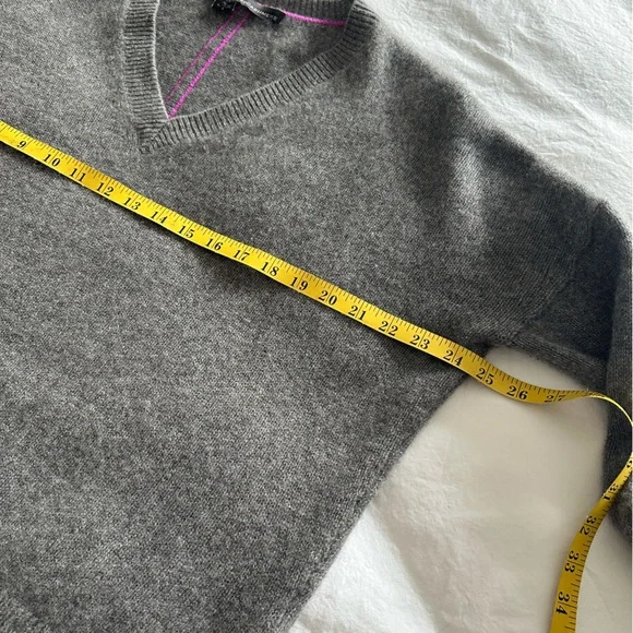 360 Cashmere Cozy Gray V-Neck Sweater, size large - Picture 14 of 14